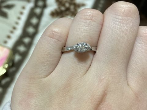 【エクセルコダイヤモンド(EXELCO DIAMOND)の口コミ】 正面からだけではなく横から見たデザインも凝っていてとても素敵でした。…