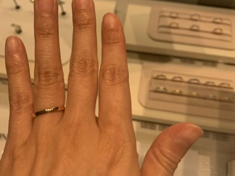 【ブシュロン(BOUCHERON)の口コミ】 とにかくシンプルなものを探していたのでゴールドのシンプルなものを試着…