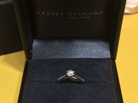【ラザール ダイヤモンド(LAZARE DIAMOND)の口コミ】 普段使いというよりは、何か特別な日に着けたいと思い、ダイヤモンドが指…