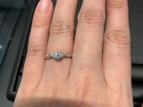 【エクセルコダイヤモンド(EXELCO DIAMOND)の口コミ】 エリザベートです。
ホームページで指輪を見た時は、ミルが好きではなく、…