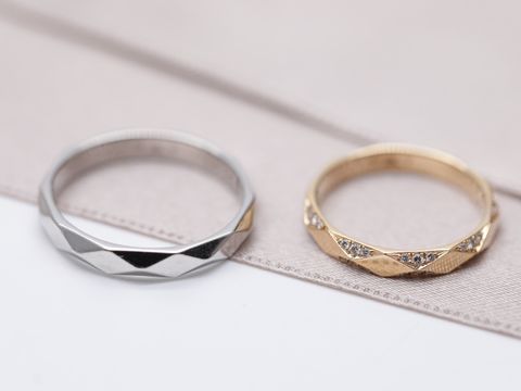 【TANZO.(鍛造指輪)の口コミ】 他にはないカットのデザイン、つけやすさ、プラチナとゴールドのペアであ…