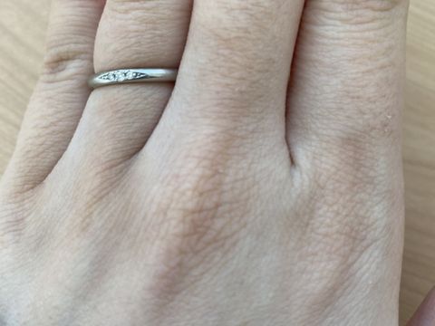 【銀座ダイヤモンドシライシの口コミ】 もともとは、何もついていないシンプルなものを希望していたが、
お店の方…