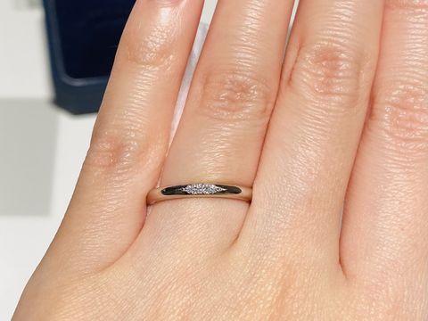 【銀座ダイヤモンドシライシの口コミ】 細身かつシンプルで、丸みを帯びているいるのでつけ心地がとても良かった…