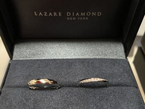 【ラザール ダイヤモンド(LAZARE DIAMOND)の口コミ】 ストレートが好みで、ベルベデーレでペアにしようか悩みました。
私は指が…