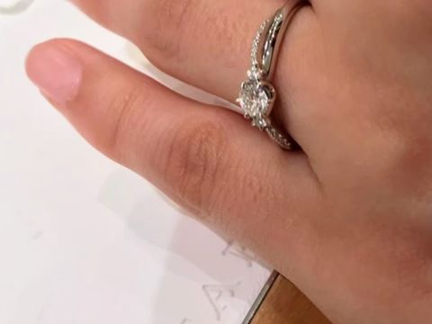 【STAR JEWELRY(スタージュエリー)の口コミ】 はめたときのフィット感がとても良かったです。ストレート以外にもバリエ…