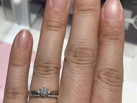 【俄(にわか)の口コミ】 結婚指輪のかれんです。エタニティリングを毎日付けるのは派手すぎるかな&…