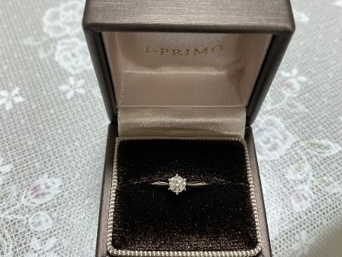 【アイプリモ(I-PRIMO)の口コミ】 指輪のデザインはストレートでの購入。
今年度のオススメという事もありデ…
