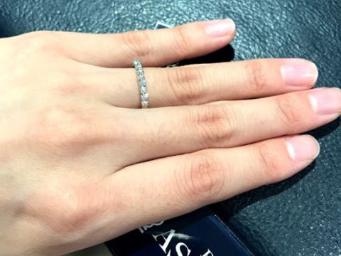 【ROYAL ASSCHER(ロイヤル・アッシャー)の口コミ】 婚約指輪として購入しました。一石の婚約指輪も憧れて試着もしましたが、…
