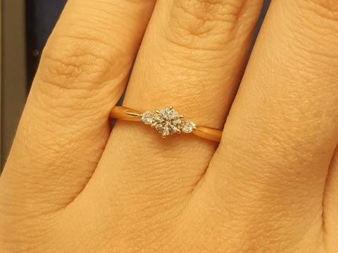 【4℃ BRIDAL(ヨンドシーブライダル)の口コミ】 好みの色だがカジュアルさが出てしまうので悩んでいたピンクゴールドのも…