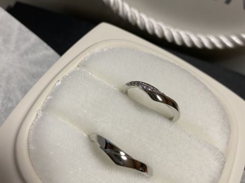 【俄(にわか)の口コミ】 結婚指輪はあまりシンプル過ぎず、あまり他の人と被らないようなデザイン…