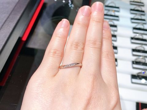 【ラザール ダイヤモンド(LAZARE DIAMOND)の口コミ】 引っ掛かりのないデザインで、常につけることを意識して作られているなと…