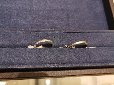 【4℃ BRIDAL(ヨンドシーブライダル)の口コミ】 流れるデザインが気になっていたので、素敵でした。
違うブランドでも似た…