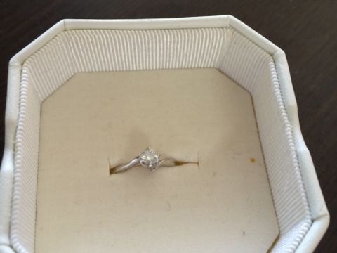 【4℃ BRIDAL(ヨンドシーブライダル)の口コミ】 ダイヤモンドの大きさと輝きが程よくとても気に入りました。
また、リング…
