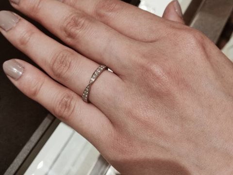 【ティファニー(Tiffany & Co.)の口コミ】 可愛らしく女性っぽい細身のシンプルなデザインが多く、またお値段も手頃…