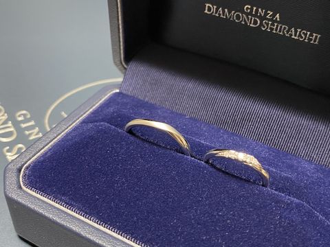 【銀座ダイヤモンドシライシの口コミ】 デザインが綺麗で、婚約指輪との重ね付けもマッチしていたため。
指輪のお…