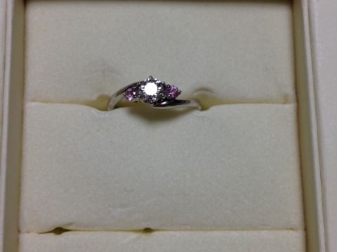 【日本ダイヤモンド貿易の口コミ】 二人で選びに行きました。
実際の価格は教えてもらっていなくて、しつこく…