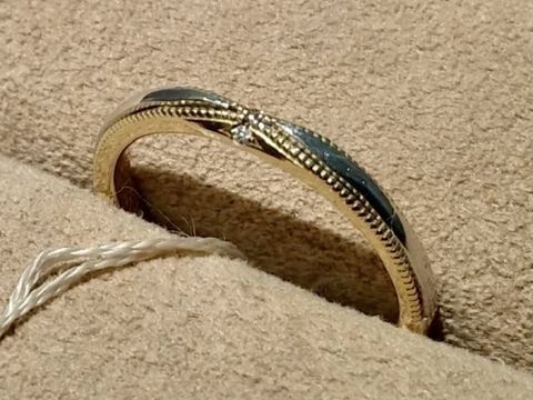 【ORECCHIO(オレッキオ)の口コミ】 真ん中がくびれていて、リボンのようになっているデザインがとても可愛か…