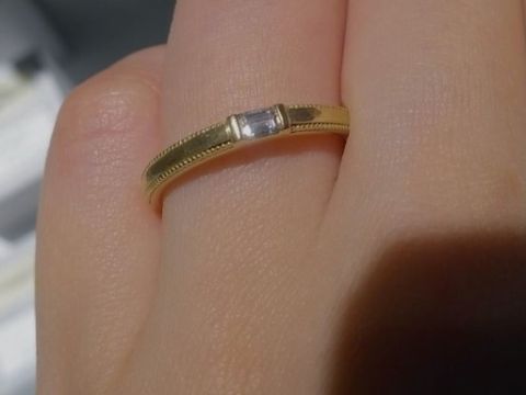【ORECCHIO(オレッキオ)の口コミ】 ミル打ちの指輪を探してる時にデザインに惹かれ、店舗に来店し、実際に試…