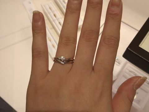 【俄(にわか)の口コミ】 ダイヤがさりげなくキラキラと光る指輪、変色や錆に強いプラチナリング、…