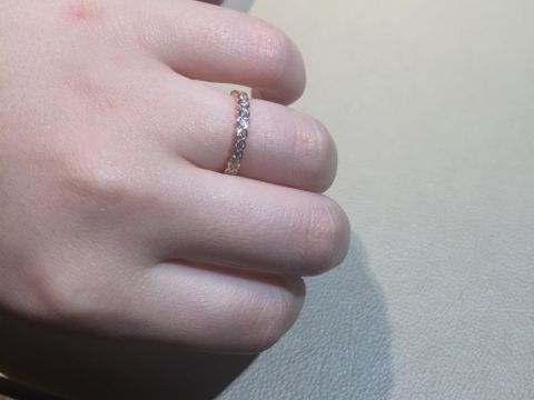 【カルティエ(Cartier)の口コミ】 カルティエのフルエタニティリング、上品でなおかつ豪華な指輪だとおもい…