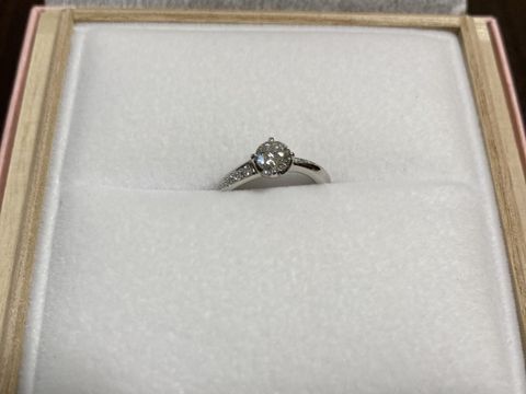 【宝寿堂(ほうじゅどう)の口コミ】 評判通りの価格で、予算内でなるべくクオリティの高い大きい石を選ぶこと…