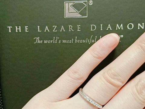 【ラザール ダイヤモンド(LAZARE DIAMOND)の口コミ】 指の水かきがしっかりしているので、ウェーブラインのこちらの商品は
しっ…