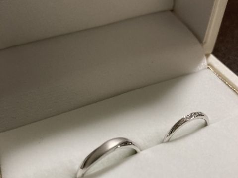 【宝寿堂(ほうじゅどう)の口コミ】 エンゲージリングも宝寿堂さんで購入したので、揃えて選びました。自分の…
