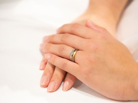 【ティファニー(Tiffany & Co.)の口コミ】 キラキラしたシンプルなもので、華奢なデザインのものを探していました。
…