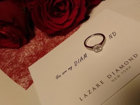 【ラザール ダイヤモンド(LAZARE DIAMOND)の口コミ】 横から見たデザインが非常に綺麗だったから。上から見たデザインが似てい…
