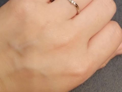 【銀座ダイヤモンドシライシの口コミ】 この指輪を試着下瞬間、「これだ！」と感じるほどかわいい指輪でした。ホ…
