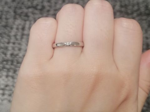 【エクセルコダイヤモンド(EXELCO DIAMOND)の口コミ】 かわいらしく、リボンのようにも見えるデザインでした。I型なのでシンプル…