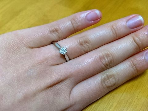 【エクセルコダイヤモンド(EXELCO DIAMOND)の口コミ】 ダイヤモンドが綺麗に際立つクラシカルなデザインが気に入りました。
6本…