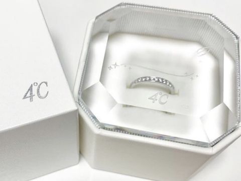 【4℃ BRIDAL(ヨンドシーブライダル)の口コミ】 前々からよく二人で買い物をする時などにヨンドシーさんにはアクセサリー…