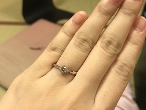 【俄(にわか)の口コミ】 1粒煌めくダイヤが曲線が綺麗なリングに着いていてとても派手すぎないけど…