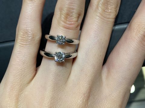 【ヴァン クリーフ＆アーペル(Van Cleef & Arpels)の口コミ】 ダイヤに向かってプラチナ部分が細くなるデザインがかわいらしかったです…