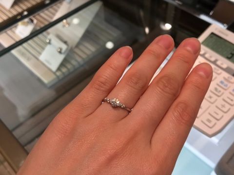 【モニッケンダム(MONNICKENDAM)の口コミ】 細めのシンプルなデザインだったので、長くつけてもらえるような印象にな…