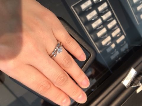 【エクセルコダイヤモンド(EXELCO DIAMOND)の口コミ】 元々は婚約指輪らしい一石のシンプルなダイヤモンドリングを検討していま…