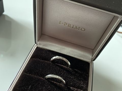 【アイプリモ(I-PRIMO)の口コミ】 【指輪のデザインについて】
新郎新婦どちらの指輪もシンプルで綺麗な物だ…