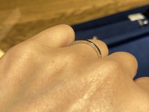 【Love Bond(ラブボンド)の口コミ】 シンプルなストレートの結婚指輪を探していました。ですが一見シンプルに…