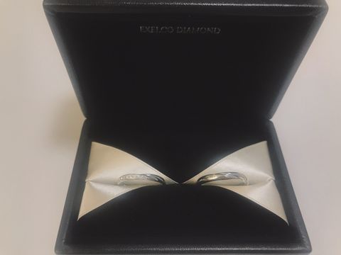 【エクセルコダイヤモンド(EXELCO DIAMOND)の口コミ】 左半分にダイヤがついていて、華やかすぎずシンプルすぎずちょうどいい輝…