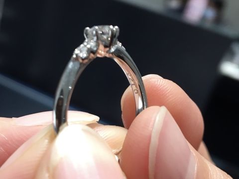 【4℃ BRIDAL(ヨンドシーブライダル)の口コミ】 指輪デザインはシンプルなものから、ラグジュアリーなものまで幅広く取扱…