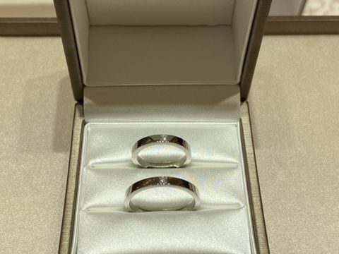 【ブルガリ(BVLGARI)の口コミ】 四角いダイヤモンドが入っているスタイリッシュな結婚指輪を探していまし…
