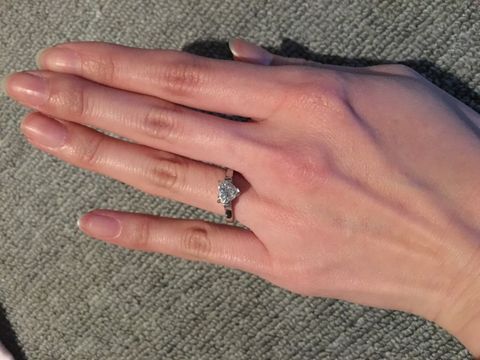 【ティファニー(Tiffany & Co.)の口コミ】 シンプルなダイヤの指輪ですが、ダイヤがハート型なので珍しくて気に入り…