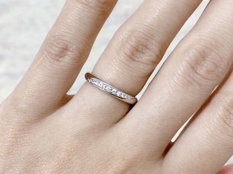 【ラザール ダイヤモンド(LAZARE DIAMOND)の口コミ】 プラチナリングに複数メレダイヤのあるデザインの指輪を探していました。
…