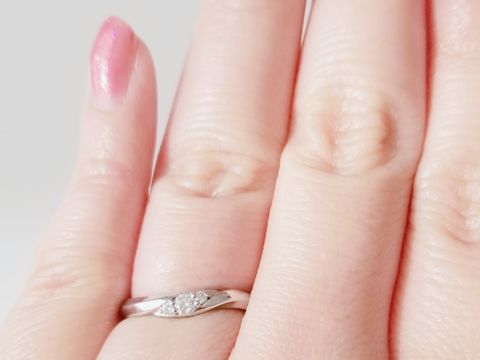 【銀座ダイヤモンドシライシの口コミ】 婚約指輪と重ね付けできる・ダイヤが目立つ・引っかからない・着け心地が…
