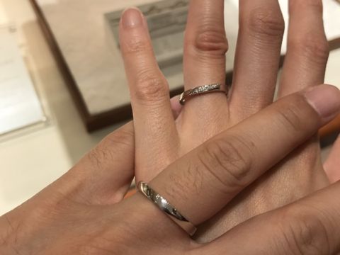 【festaria bijou SOPHIA(フェスタリア ビジュソフィア)の口コミ】 よくみると女性の方の指輪には淡いピンク色のダイヤが入っています。この…