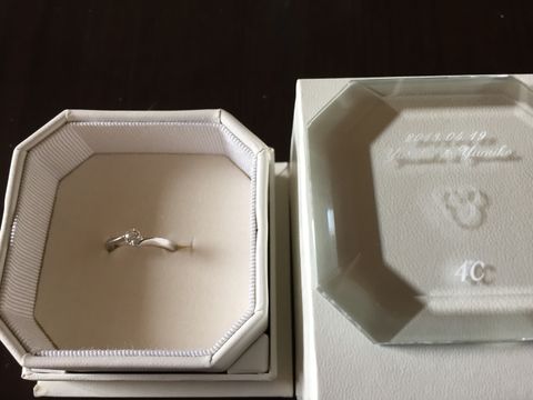 【4℃ BRIDAL(ヨンドシーブライダル)の口コミ】 プロポーズの場所ディズニーランドが2人の思い出となったため、ディズニー…