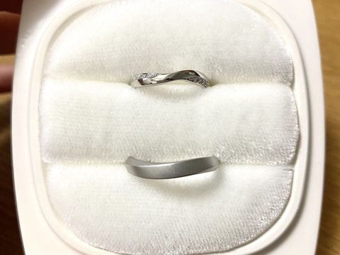 【俄(にわか)の口コミ】 婚約指輪も2人の明るい未来に向けて、という意味だったので結婚指輪も同じ…