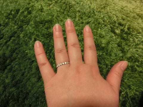 【LUCIE(ルシエ)の口コミ】 普段使いでもできるような婚約指輪を探しており、エタニティまたはハーフ…