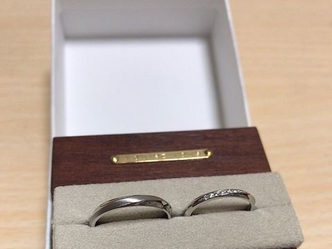 【voulez vous(ヴーレ・ヴー)の口コミ】 女性用はダイヤモンドが入ったデザインで、光が当たるとキラキラして上品…